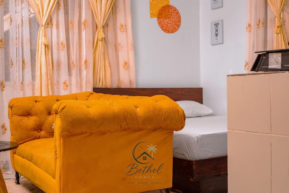 Bed, Seating area