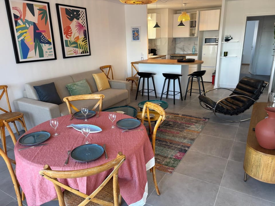 Grand T2 dernier étage avec garage à moins de 300 m du centre ville et plage Apartment in Le Lavandou