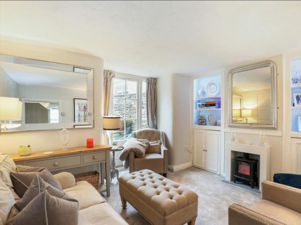 Communal lounge/ TV room, Living room