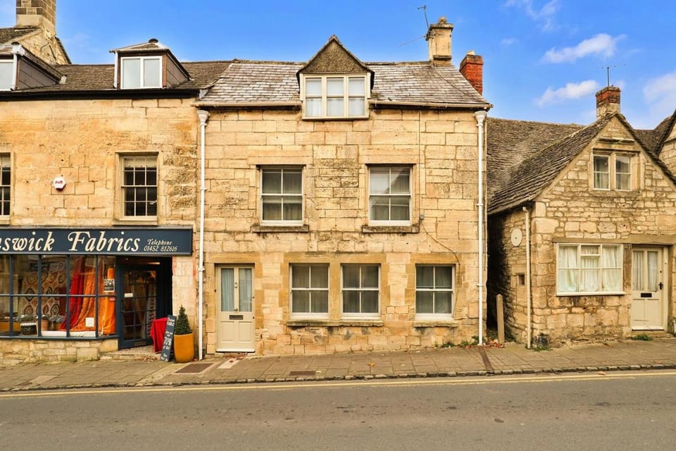 Property building, Off site, Location