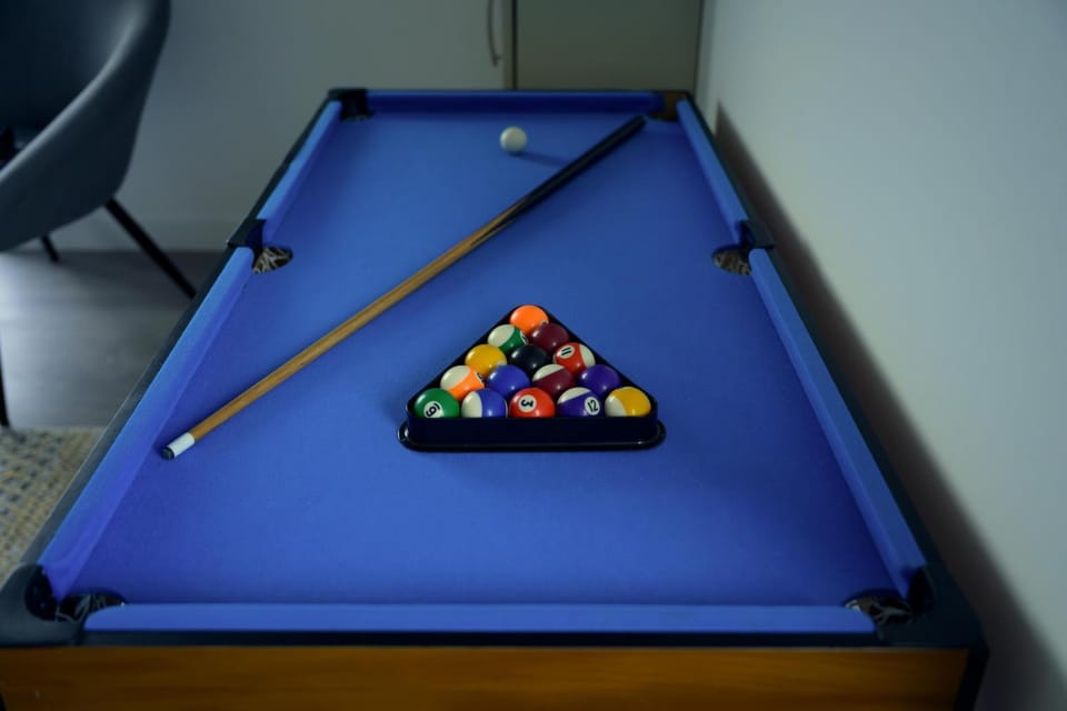 Billiard, Game Room