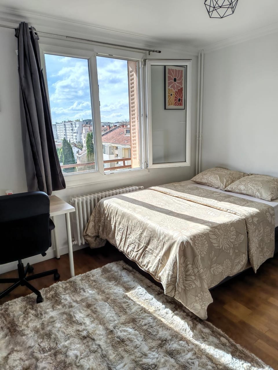 Chambre Vacation rental in Villeurbanne