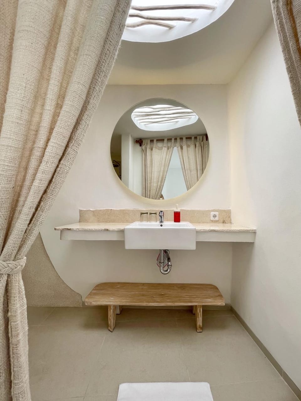 Toilet, Bathroom, Decorative detail