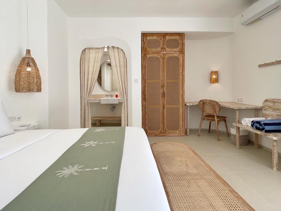 Bed, Photo of the whole room, Bedroom, towels, wardrobe, air conditioner