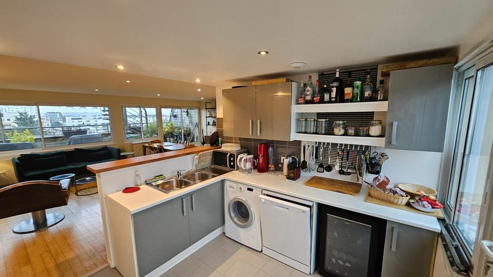 Kitchen or kitchenette