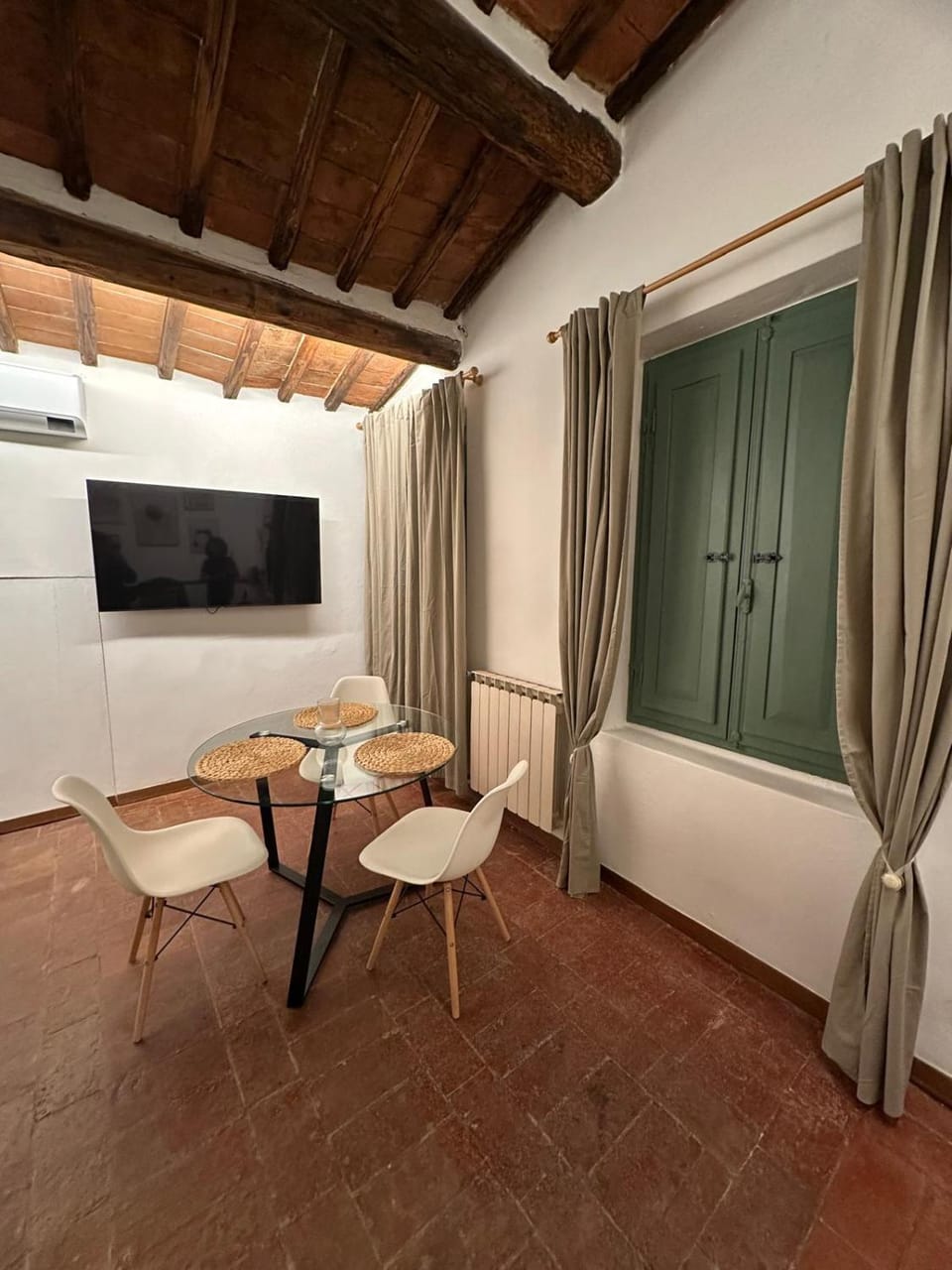 TV and multimedia, Dining area