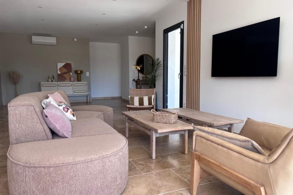 Villa Solaya - Private Pool in Isle-sur-la-Sorgue House in L'Isle-sur-la-Sorgue