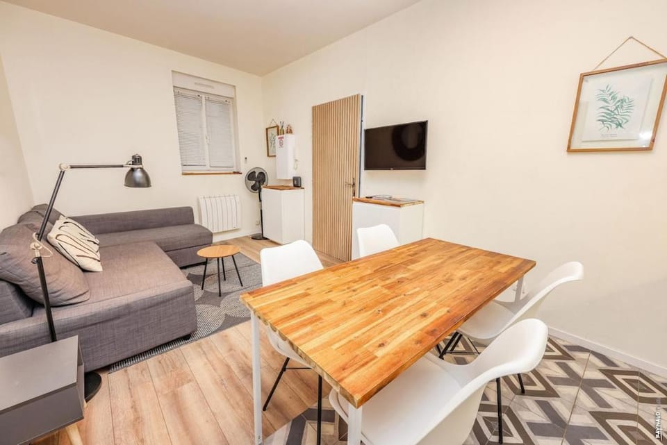 Kitchen or kitchenette, Living room