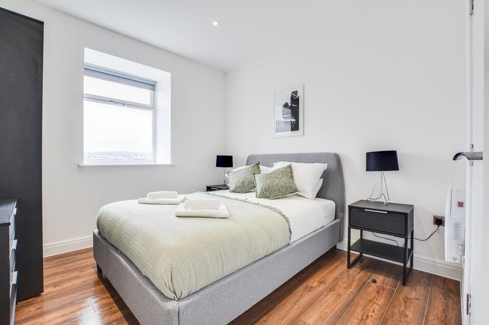 Bed, Photo of the whole room, Bedroom