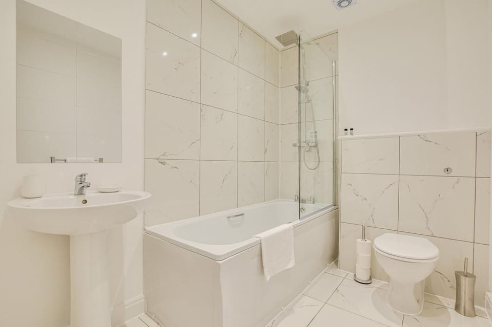 Shower, Toilet, Bathroom, Bath