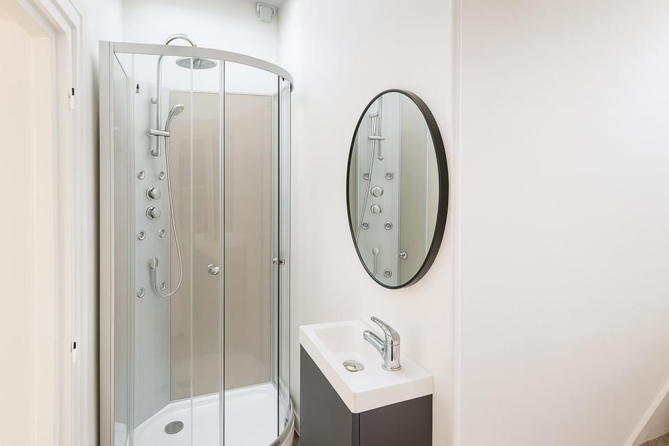 Shower, Bathroom, towels