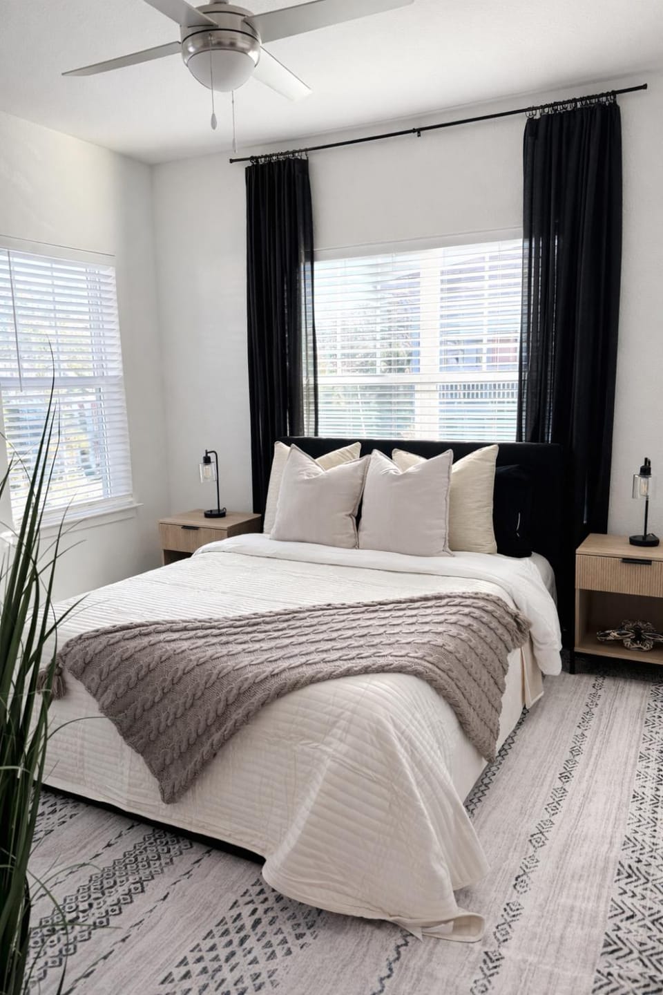 Boho Boutique Retreat - Pool - Gym - Private Patio Apartment in Tampa