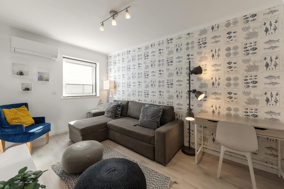 Living room, Seating area, air conditioner