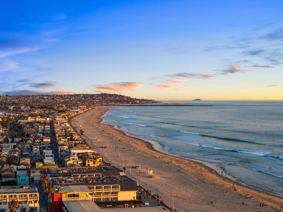 Vintage Surf Hut by Coastline Vacation Rentals Apartment in Mission Bay