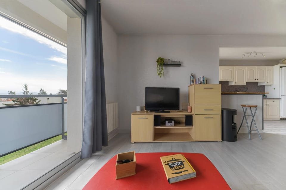 TV and multimedia, Kitchen or kitchenette