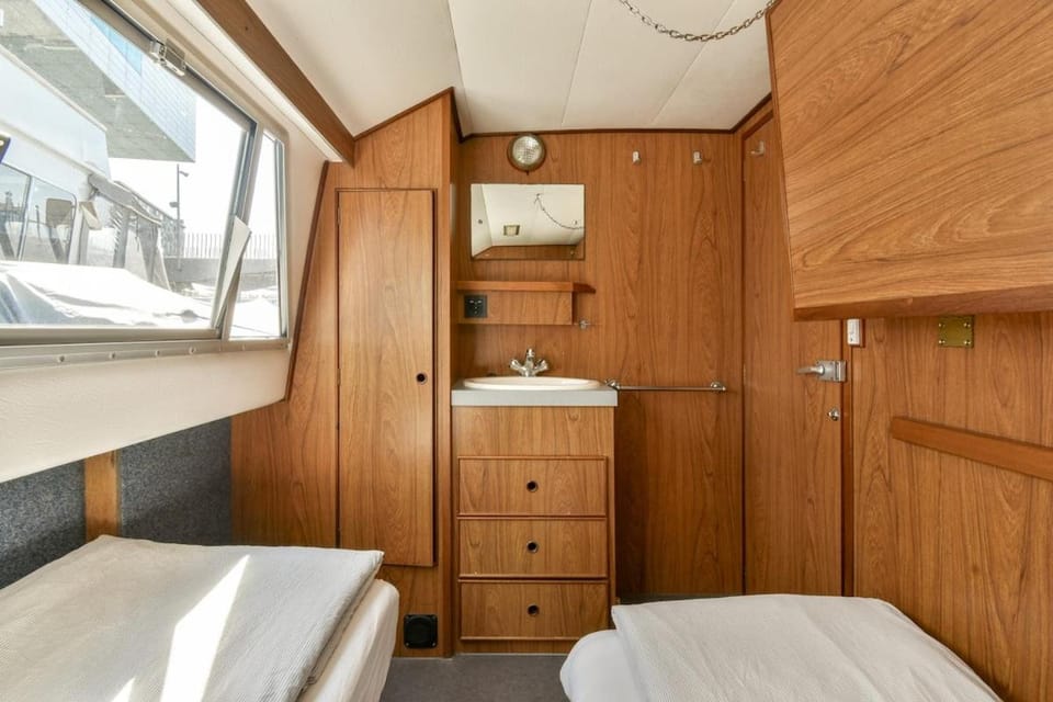 Comfortable boat city center 'Boekanier 5' Docked boat in Amsterdam