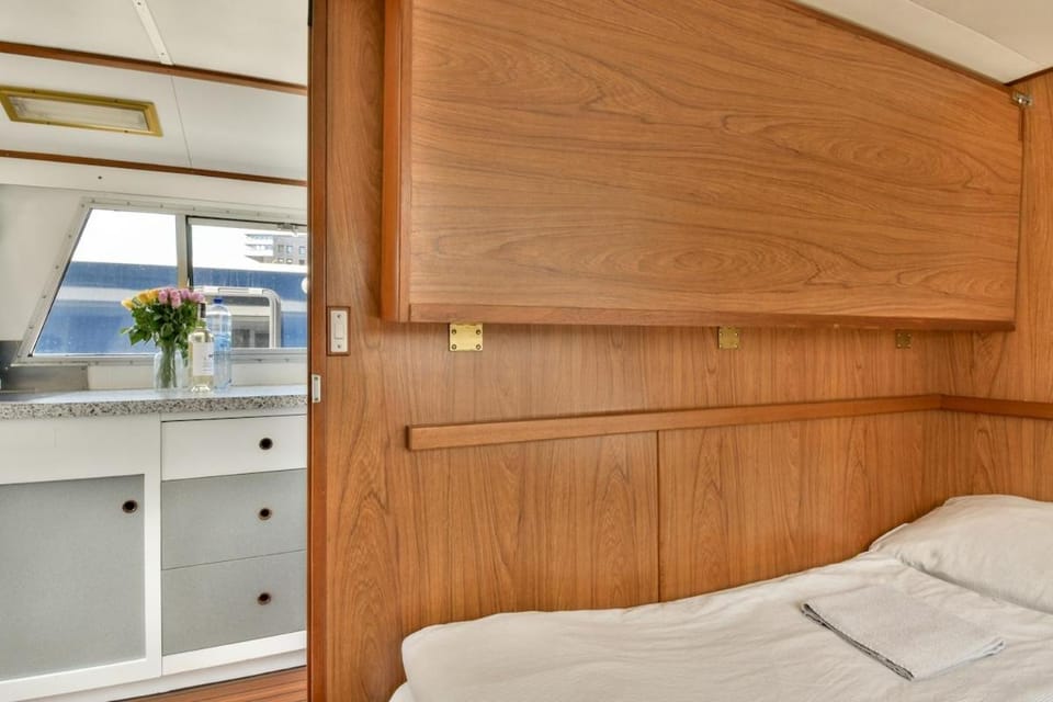 Comfortable boat city center 'Boekanier 5' Docked boat in Amsterdam
