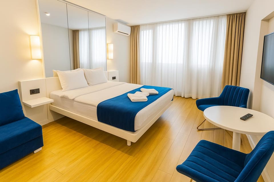 Bed, Living room, Photo of the whole room, Seating area