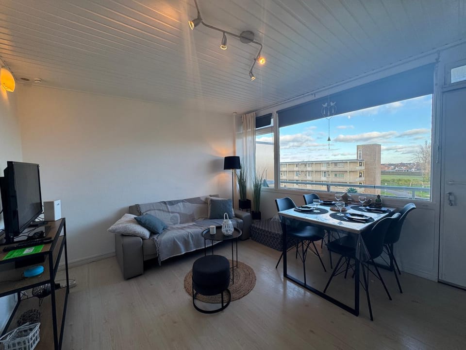 Communal lounge/ TV room, TV and multimedia, View (from property/room), Balcony/Terrace, Living room, Seating area, Dining area