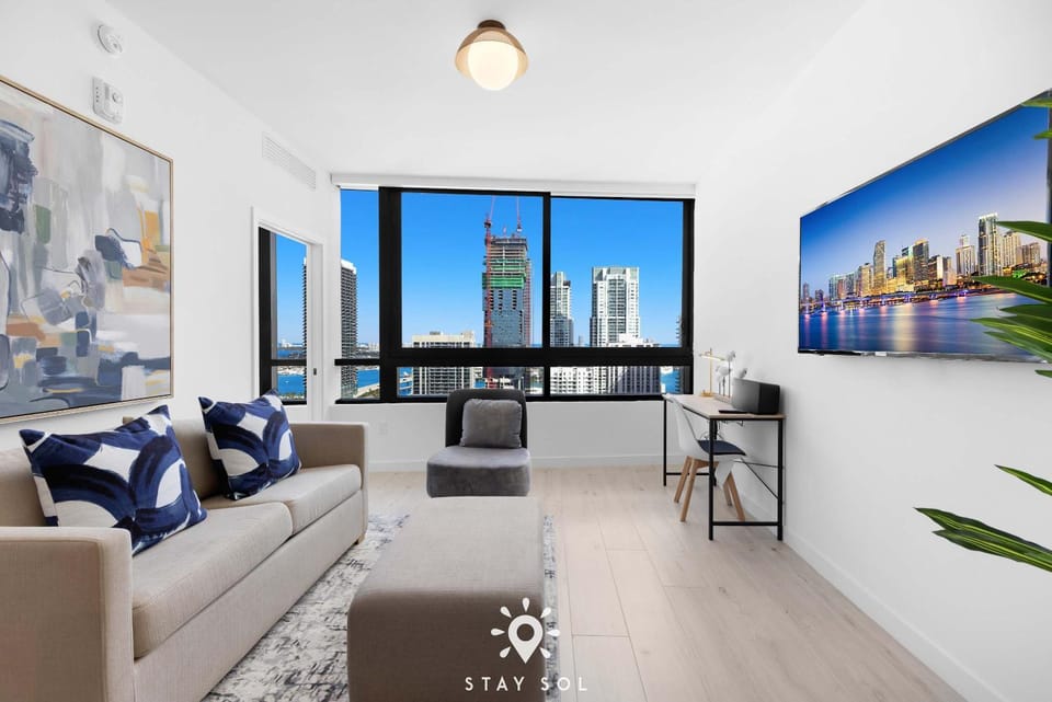 2BR Corner View with Free Parking Apartment in Miami