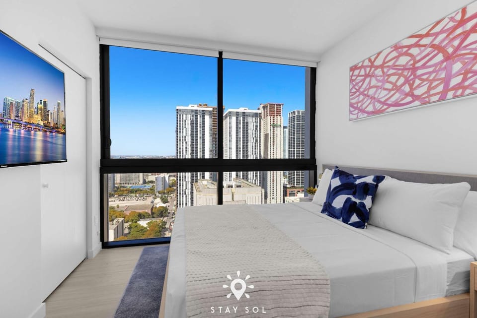 2BR Corner View with Free Parking Apartment in Miami