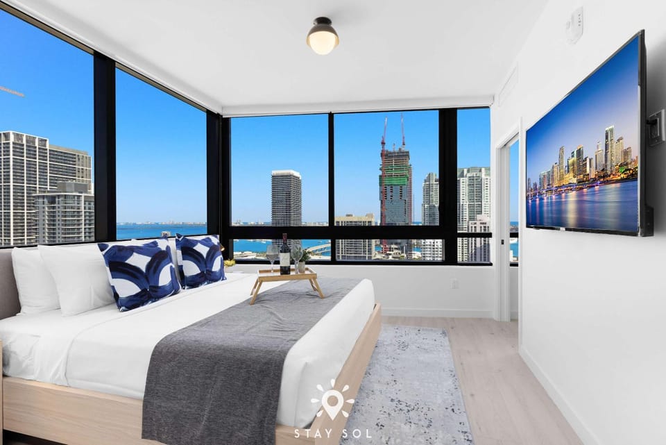 2BR Corner View with Free Parking Apartment in Miami