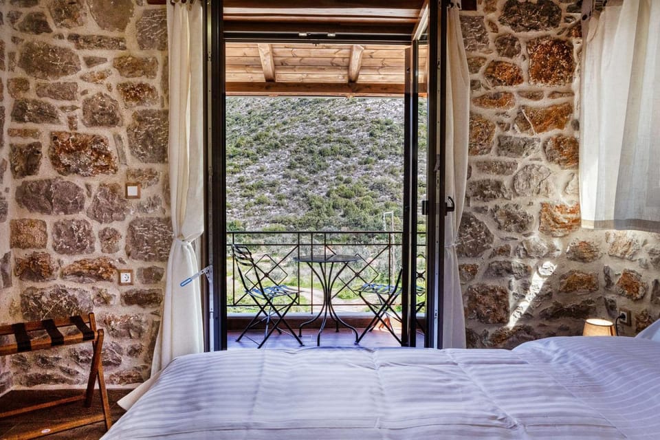 Bed, View (from property/room), View (from property/room), Bedroom, Landmark view, Mountain view