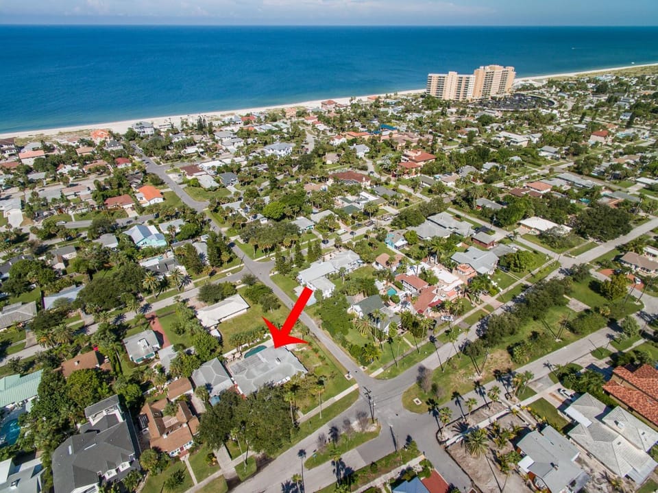 Mango Bay Pool House Unit 1 - Monthly Beach Rental House in Clearwater Beach