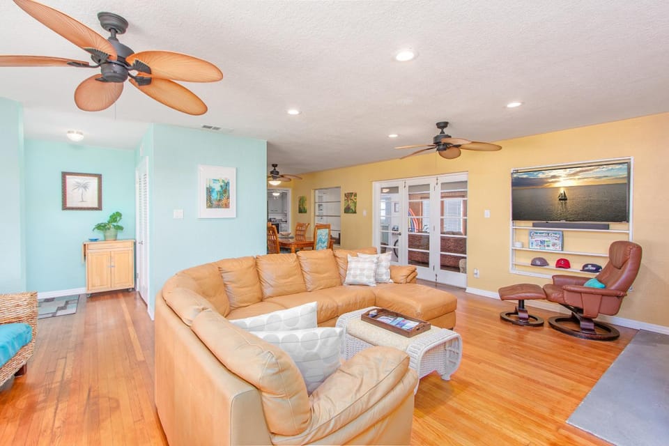 Mango Bay Pool House Unit 1 - Monthly Beach Rental House in Clearwater Beach