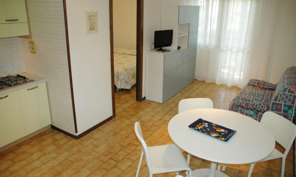 Communal lounge/ TV room, Bed, TV and multimedia, Living room, Dining area, Bedroom