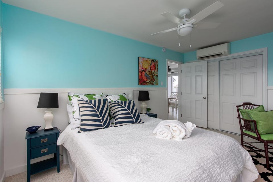 Bay Watch #2 - Waterfront Beach Rental Apartment in Clearwater Beach