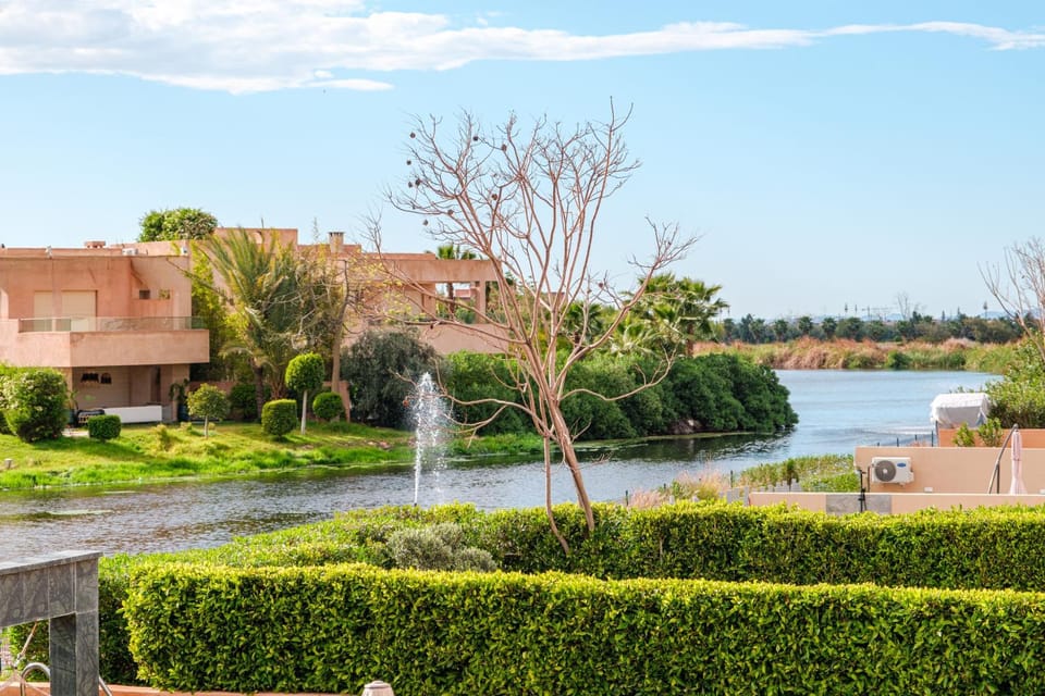 Property building, Day, Natural landscape, Garden, Garden view, Lake view, River view