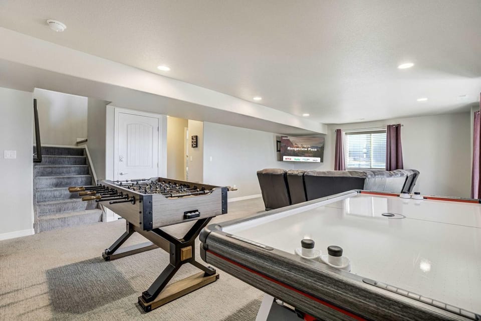 Rangeview Pass Pet Friendly with Epic Peak Views House in Monument
