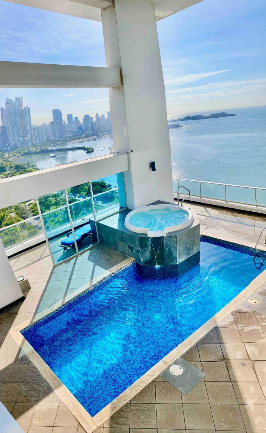 Hot Tub, Swimming pool