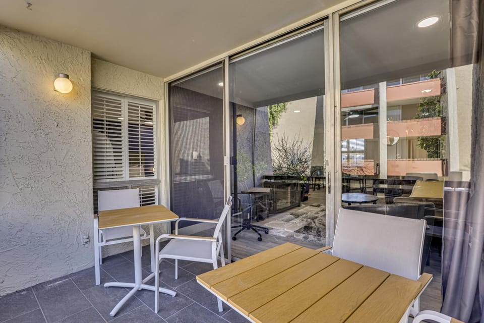 Renovated, Walkable! Old Town Condo w/ Pool Access House in Scottsdale