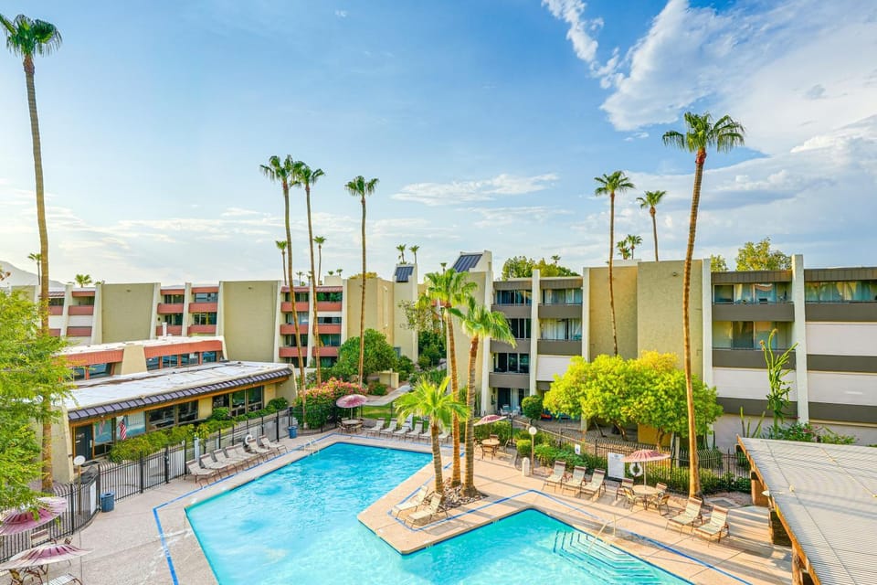 Renovated, Walkable! Old Town Condo w/ Pool Access House in Scottsdale