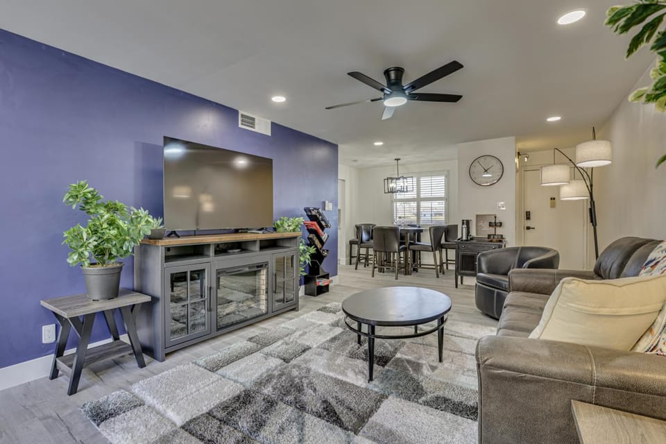 Renovated, Walkable! Old Town Condo w/ Pool Access House in Scottsdale
