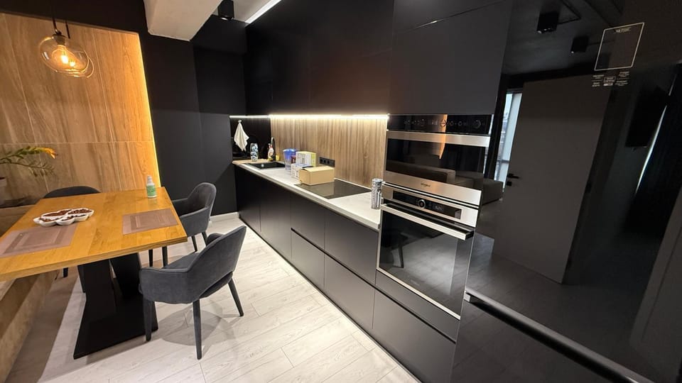Kitchen or kitchenette, Photo of the whole room, minibar, oven