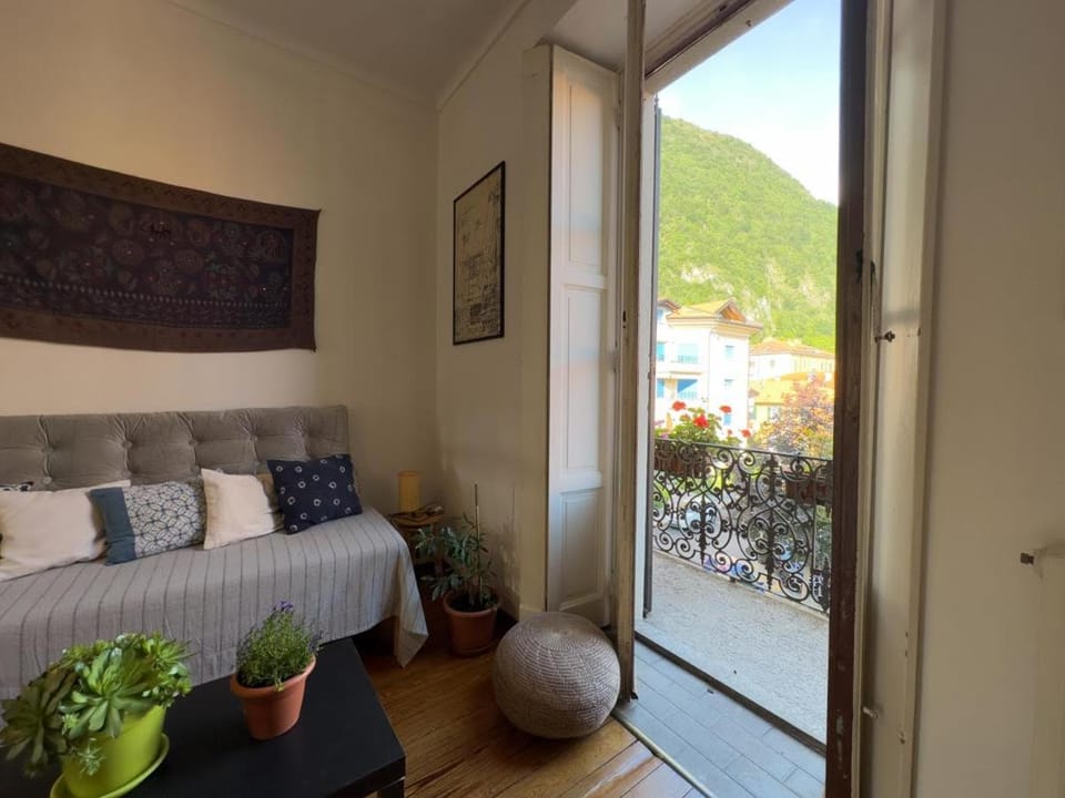 Bed, Natural landscape, View (from property/room), Balcony/Terrace, Mountain view