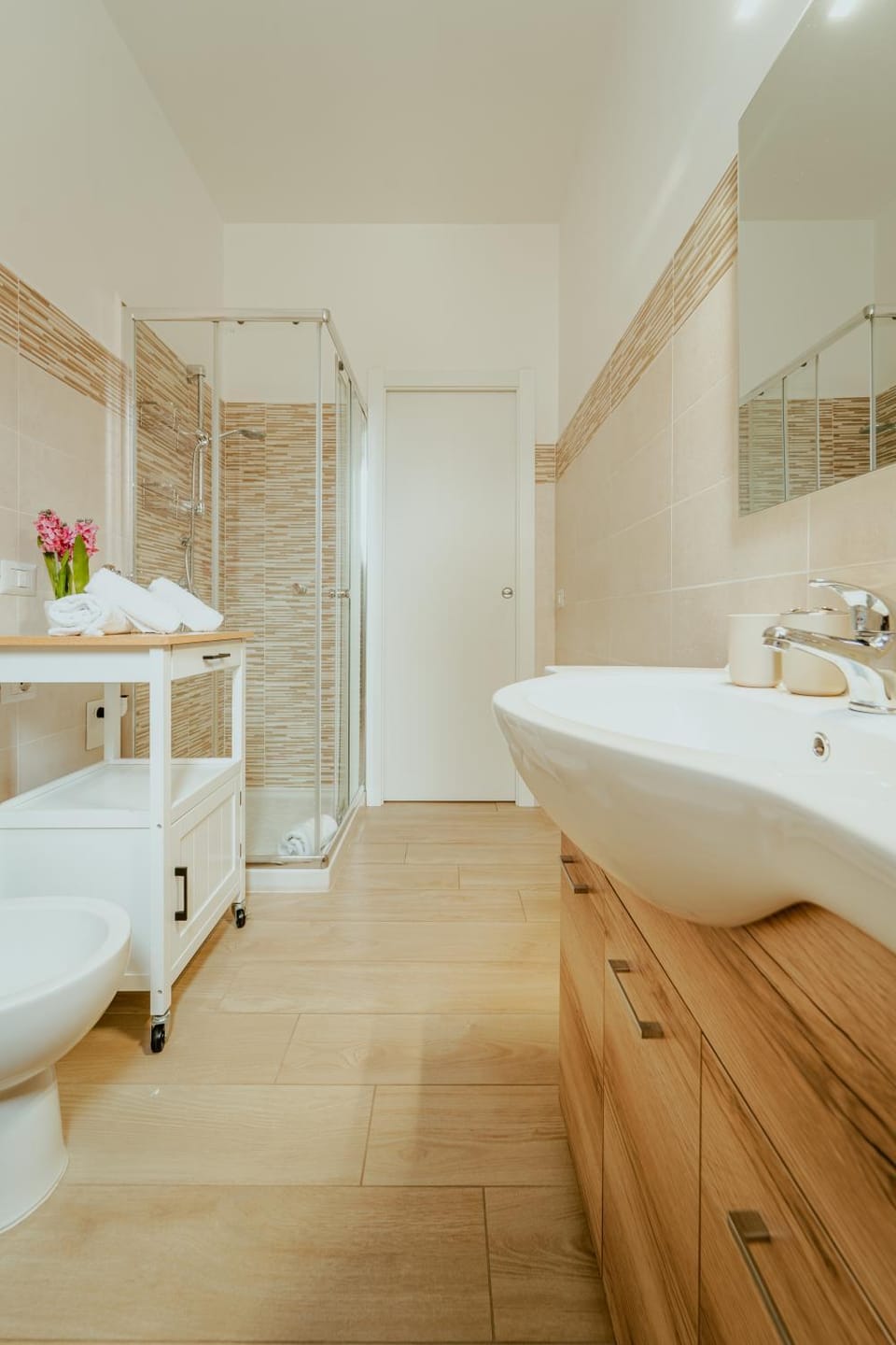 Shower, Toilet, Bathroom, towels