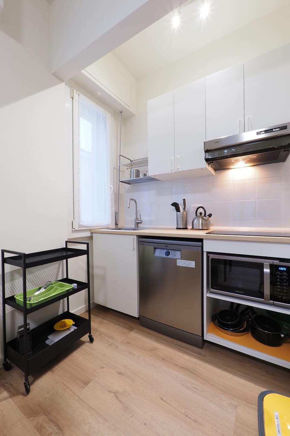 Kitchen or kitchenette, dishwasher, microwave