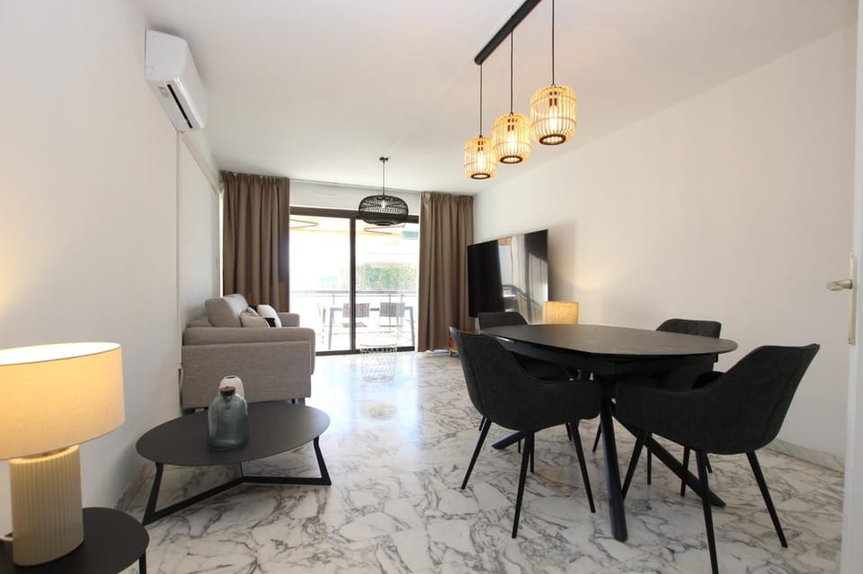 Living room, Dining area, air conditioner