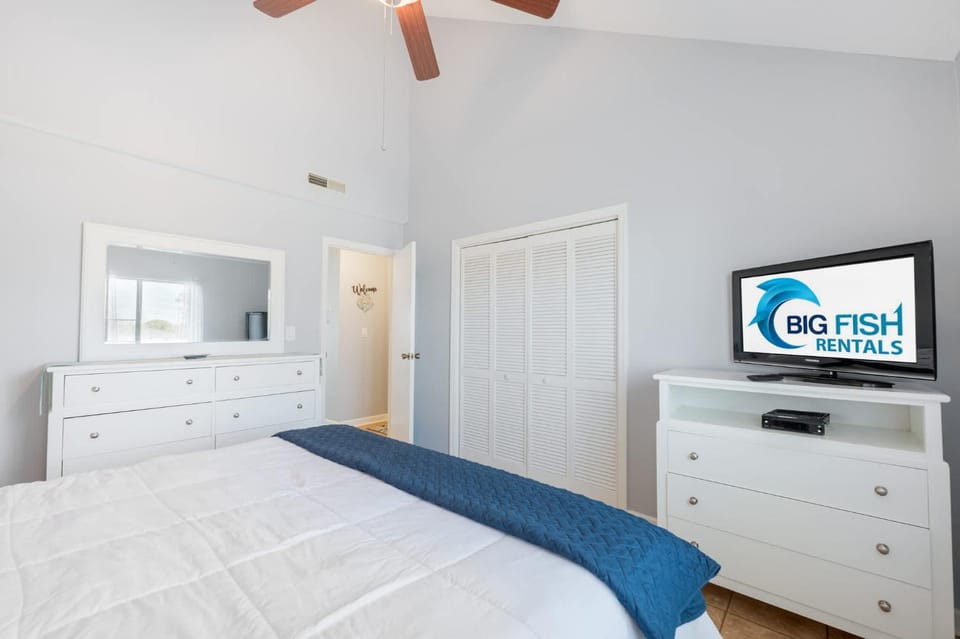 Large 2BR Private Condo Surfside Beautiful Decor House in Surfside Beach