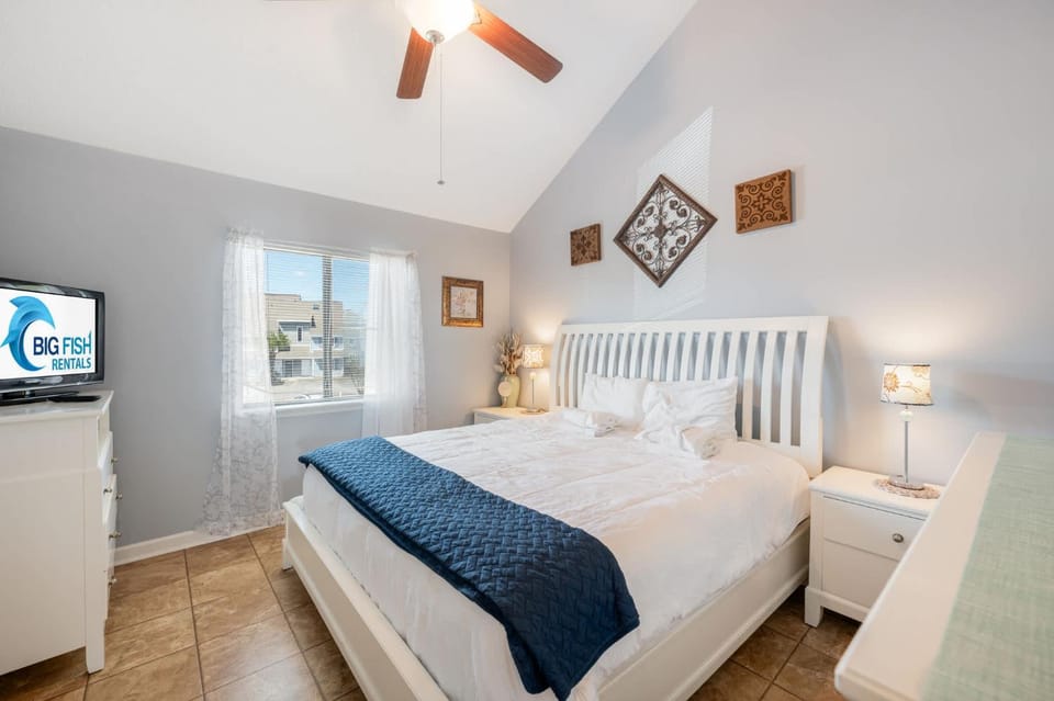 Large 2BR Private Condo Surfside Beautiful Decor House in Surfside Beach