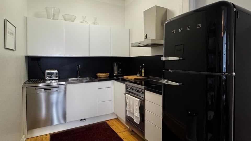 Coffee/tea facilities, dishwasher, oven, toaster, kitchen