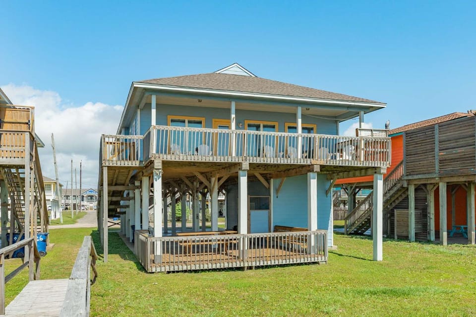Beachfront Private Walkover Apartment in Surfside Beach