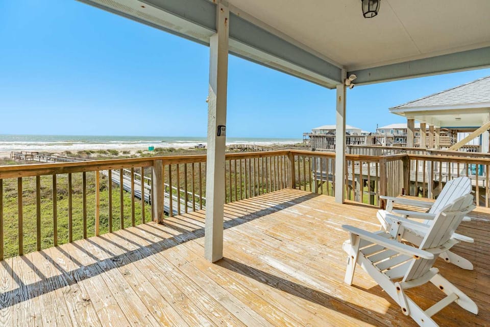 Beachfront Private Walkover Apartment in Surfside Beach