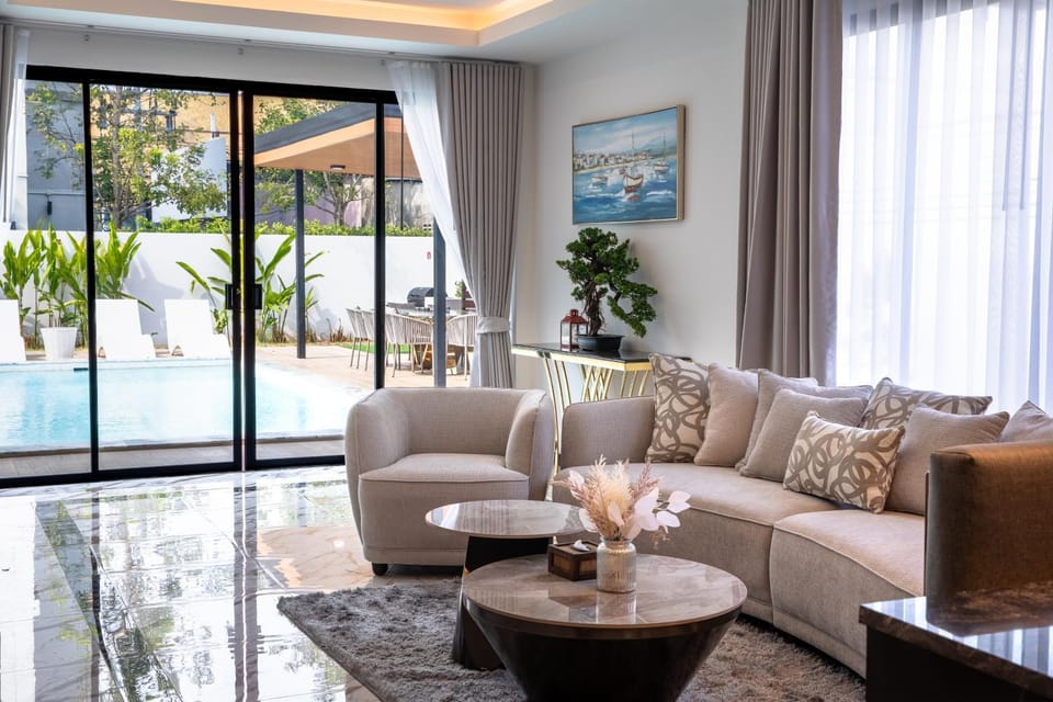 Living room, Pool view