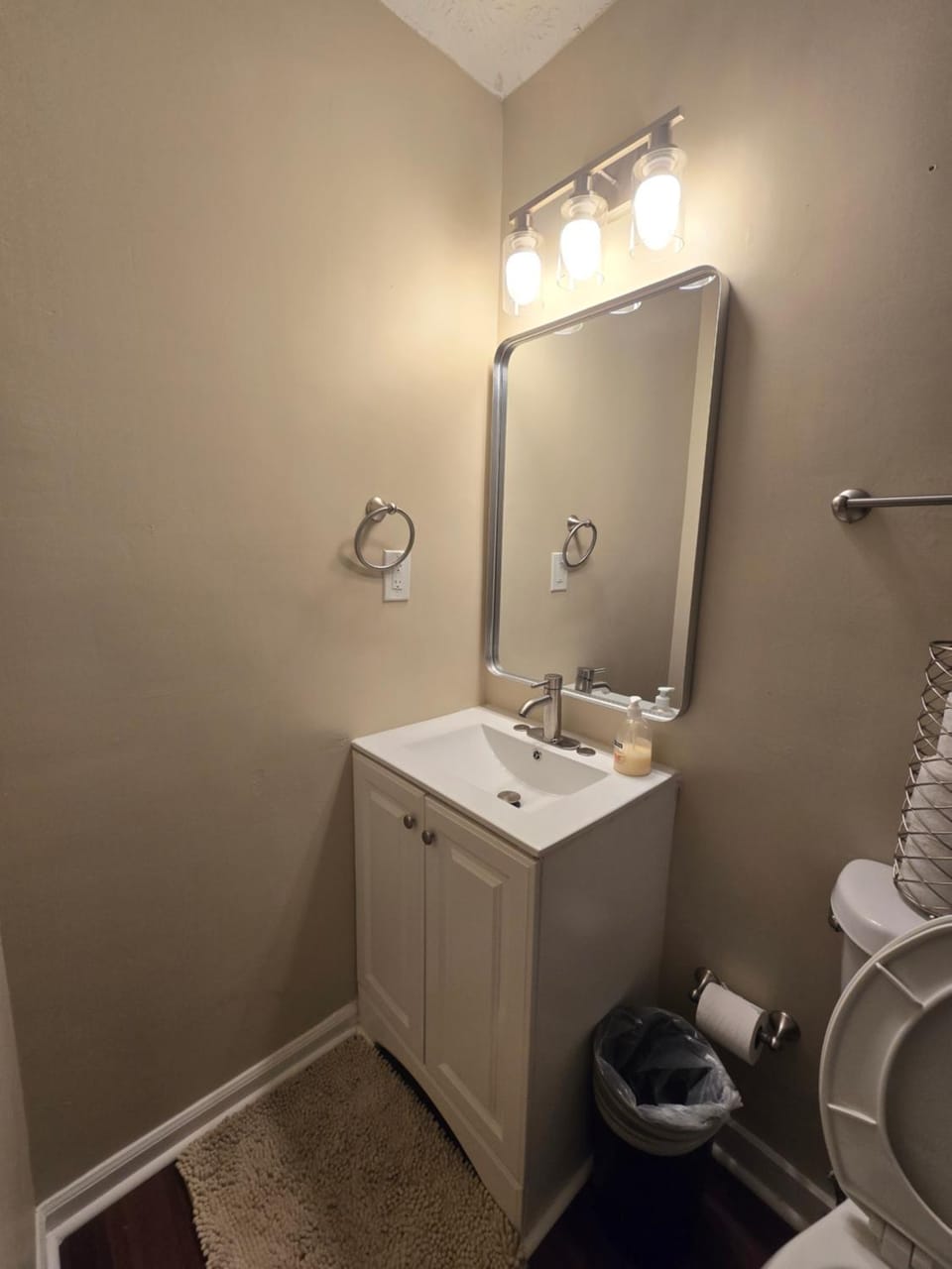 Private Queen Room with Smart TV Guesthouse Bed and Breakfast in Georgia