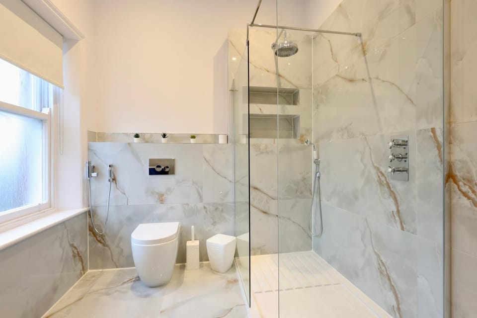 Somerley Halifax - Luxury 6 Bedroom Stay House in Calderdale